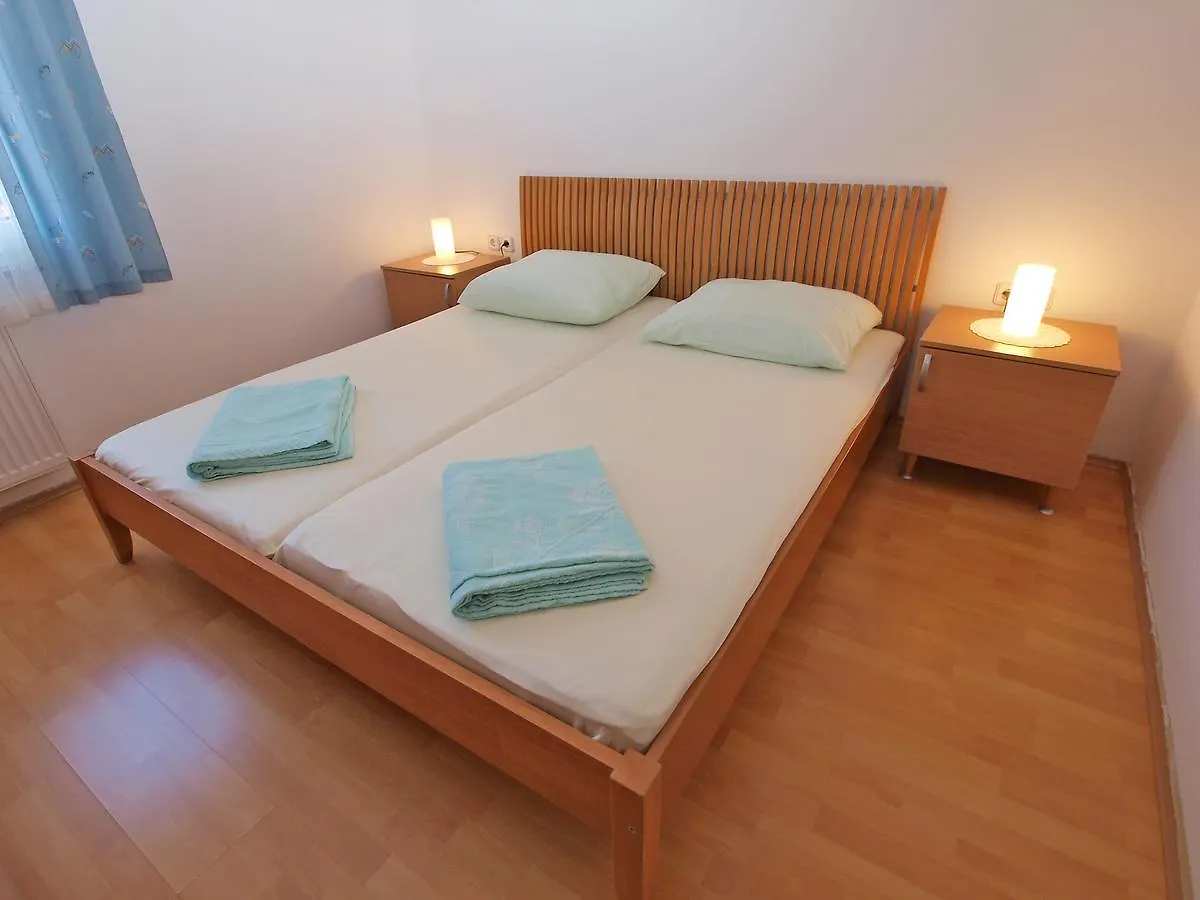 Apartments Mara 1029 Fažana